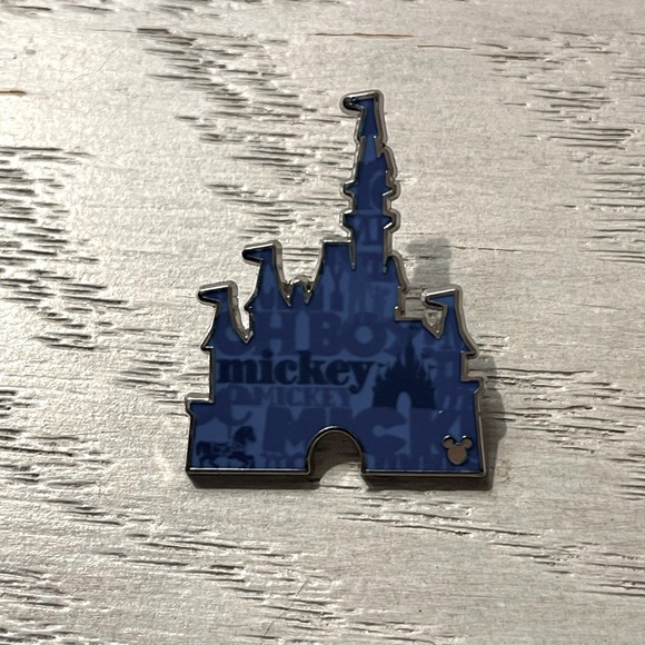 Disney Accessories - Disney 2025 Hidden Mickey Mystery Pack - Oh Boy WDW Castle